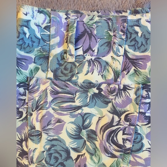 White & floral denim skirt - Picture 6 of 12